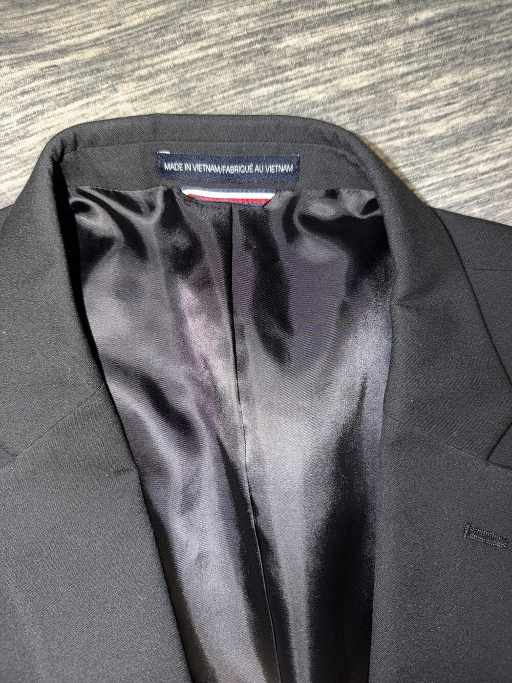 Tommy Hilfiger Black 2pc Suit Men’s 48R pants 36W/32L